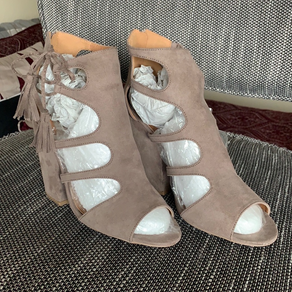 Qupid NWOT Cutout Tassel Booties
